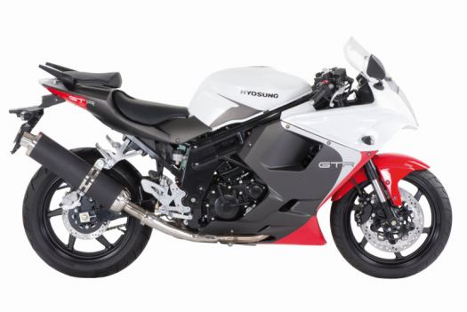 Vollverkleidetes Race-Motorrad mit 650ccm Hubraum.