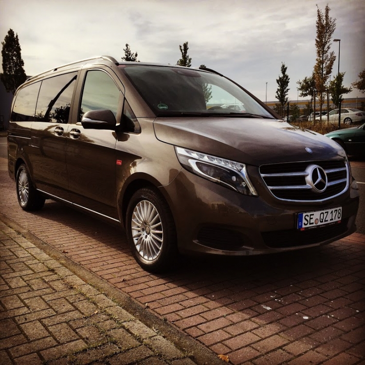 Mercedes V-Klasse Luxus-Van mit Vollausstattung mieten in Hamburg